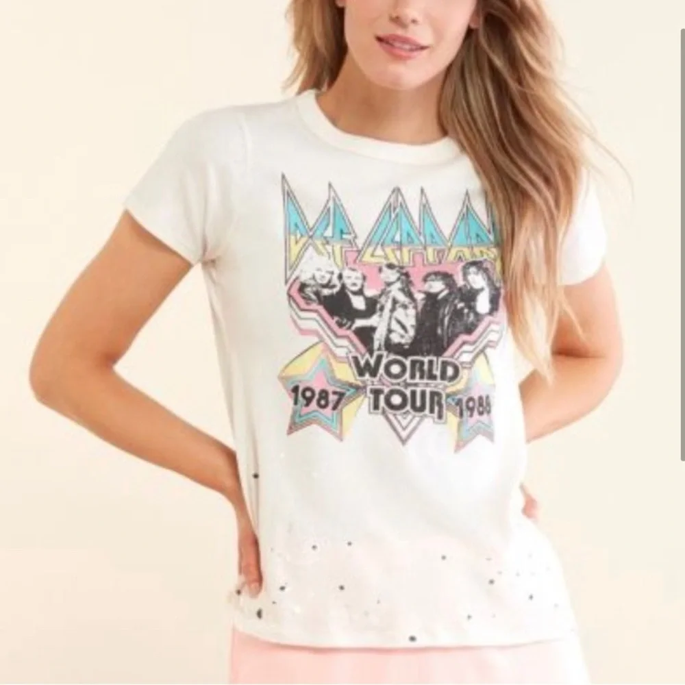 Chaser | Def Leppard World Tour Splattered Band Tee Size M Cream - Picture 2 of 8